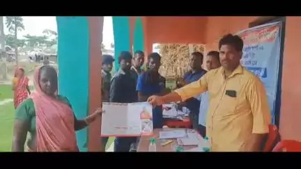 कुमारखंड: कुमारखंड प्रखंड: विभिन्न पंचायतों के अनुसूचित जाति टोला में सरकार द्वारा विशेष विकास शिविर आयोजित