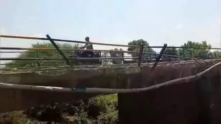 बाळापूर: मतदार संघातील भिकुंड नदी,बोर्डी नदी तसेच वघाडी नाल्यावरील ब्रिटिश कालीन एकतर्फी पुल झाले धोकादायक #Jansamasya