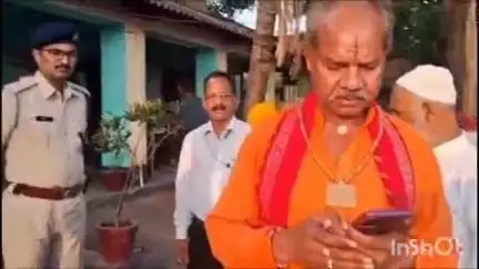 सोनपुर: सोनपुर थाना परिसर में गंगा दशहरा और बकरीद पर्व को लेकर थानाध्यक्ष राजनंदन की अध्यक्षता में बैठक आयोजित