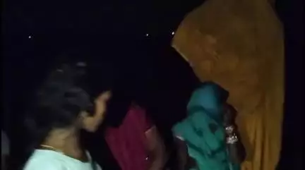 सिंघवारा: सिंहवाड़ा थाना क्षेत्र के सिलोखार भरवाड़ा पथ पर ग्रामीणों ने दो लुटेरों को पकड़कर पुलिस को सौंपा