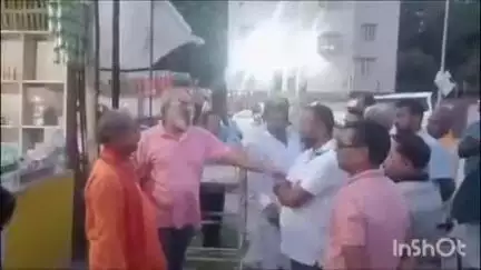 सोनपुर: सोनपुर के पूर्व प्रमुख को हरिहरनाथ थाना पुलिस ने रजिस्टार की सूचना पर हिरासत में लिया