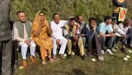 पच्छाद: पच्छाद क्षेत्र के गांव शाया में बिशु मेले का आयोजन, विधायक रीना कश्यप ने की शिरकत