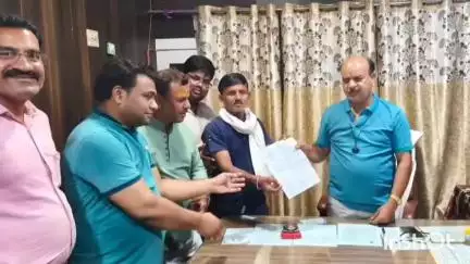 कुम्भराज: कुंभराज के वार्ड 5 में गंदगी का अंबार, परेशान लोगों ने नगर परिषद में दिया ज्ञापन