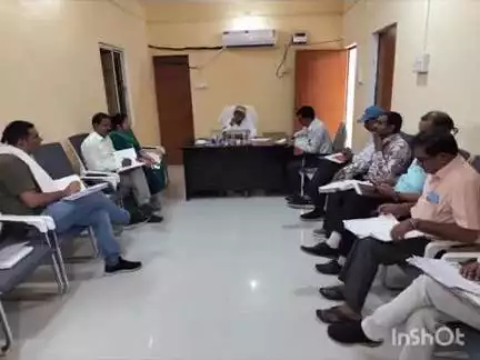 पलेरा: पलेरा जनपद पंचायत सभा कक्ष में सीईओ ने ली समीक्षा बैठक, पांच रोजगार सहायकों पर की कार्रवाई