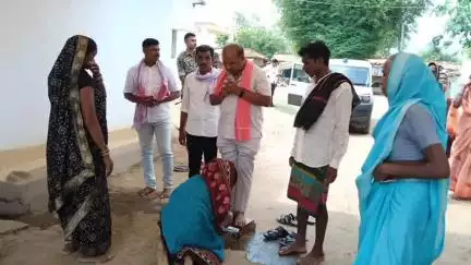 ग्राम चिरचारी व चिला डबरी में आयोजित शोक कार्यक्रम में विधायक मंडावी शामिल हुए