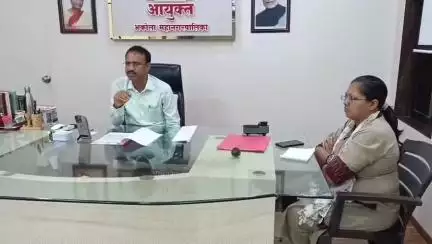 अकोला: अकोल्यात बकरी ईद निमित्ताने मनपा आयुक्त तथा प्रशासक डॉ. सुनिल लहाने यांनी त्यांच्या दालनात मनपा क्षेत्रामध्ये बैठक संपन्
