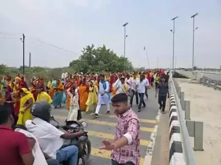 संदेश: गढ़हा में श्री 1008 रूद्र महायज्ञ सह धर्म सम्मेलन को लेकर जलभरी यात्रा निकाली गई