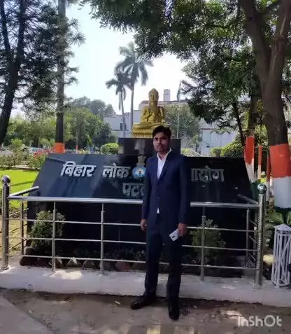 महुआ: महुआ के राजकमल ने बिहार लोक सेवा आयोग की परीक्षा पास कर बनेंगे इंजीनियरिंग कॉलेज के प्रिंसिपल