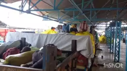 खिरकिया: व्यवस्था सुधारने में नाकाम हो रहा कृषि उपज मंडी प्रशासन, बिना सूचना के मंडी बंद होने से किसान परेशान