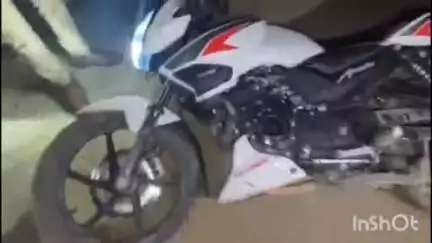 फिरोज़ाबाद: थाना रामगढ पुलिस ने मुठभेड़ में दो शातिर लुटेरों को किया गिरफ्तार, गोली लगने से घायल, लूट का माल, तमंचे और बाइक बरामद