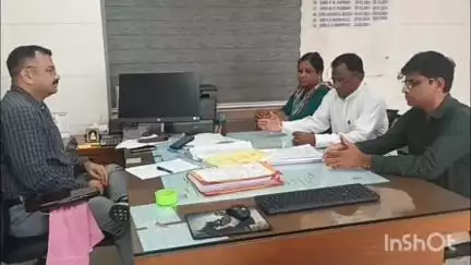 મોડાસા: પ્રોપર્ટી કાર્ડ બનાવવામાં વિલંબ થતો હોય કલેકટર ને આવેદનપત્ર આપતું કોંગ્રેસ