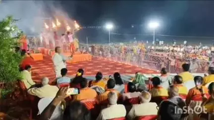 गढ़वा: दानरो सहिजना छठ घाट पर गंगा आरती का आयोजन, गढ़वा एसडीएम भी हुए शामिल