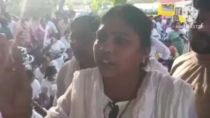 ఏలూరు వైద్య ఆరోగ్య శాఖ కార్యాలయం వద్ద ANM లు ఆందోళన