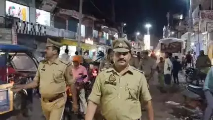 अमेठी: अमेठी में पुलिस ने आगामी त्योहारों को लेकर पैदल गश्त और संदिग्धों की चेकिंग अभियान चलाया