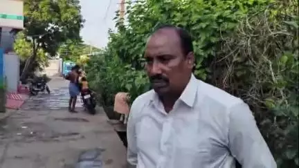 వైరా: వైరా మున్సిపాలిటీ ఇందిరమ్మ కాలనీలో ప్రమాదకరంగా మారిన విద్యుత్ వైర్లు #localissue