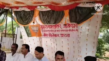 बड़ौद: नगर परिषद बड़ौद में भ्रष्टाचार के खिलाफ पार्षदों ने परिसर में किया धरना-प्रदर्शन