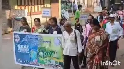 পুরুলিয়া ২: আজ বিশ্ব পরিবেশ দিবস উপলক্ষে সচেতনতামূলক রেলি বের হল জুবলি থেকে এম এস এ ইনডোর পর্যন্ত