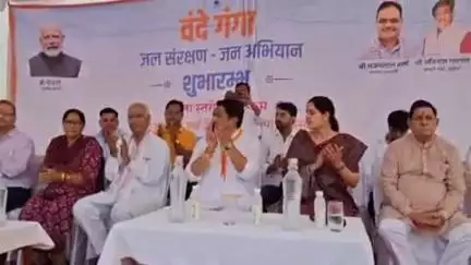 झुंझुनू: झुंझुनू के तेतरा गांव में प्रभारी मंत्री ने वंदे गंगाजल संरक्षण अभियान का शुभारंभ किया और श्रमदान किया