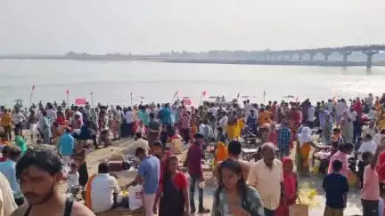 कन्नौज: महादेवीघाट पर गंगा दशहरा स्नान में उमड़ी भीड़, देखिए लाइव तस्वीरें