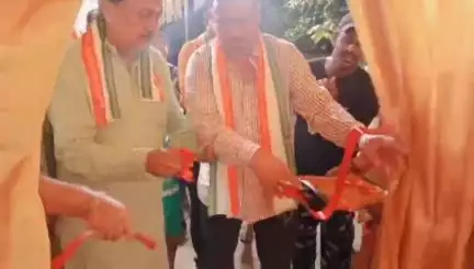 মেদিনীপুর: বুধবার রাতে মেদিনীপুরের সুদামপুকুর পাড় এলাকায় উদ্বোধন হলো মনসা পুজোর, বিলি বস্ত্র