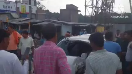 गोरौल: गोढ़ीया मंडी के पास सड़क दुर्घटना में दो लोगों की मौत, चार घायल