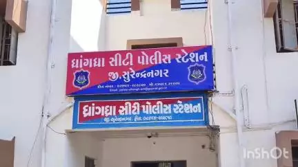 ધ્રાંગધ્રા: શહેરના આંબેડકર નગર વિસ્તારમાં યુવતીને મેસેજ કરતો હોવાનું મનદુઃખ રાખી બે ભાઈ પર છરી વડે હુમલો કરાતા નોંધાઈ પોલીસ ફરિયાદ