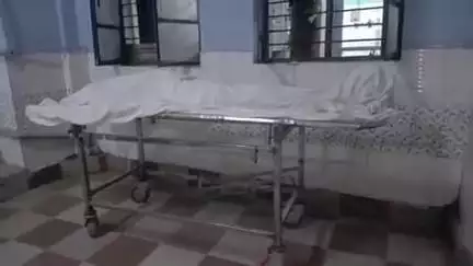 हाजीपुर: गोढीया में बारात से लौट रही कार ट्रक से टकराई, 2 की मौत और 4 घायल
