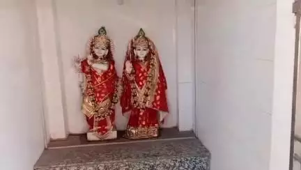 हसनपुर: गांव चौबारा स्थित शिव मंदिर पर हर रोज जलाभिषेक होता है, प्रसाद चढ़ाने से मनोकामनाएं पूरी होती हैं