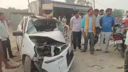 गोरौल: NH-22 पर कटरमाला चौक के पास ट्रक और कार की टक्कर, कार सवार दो की मौत, चार घायल