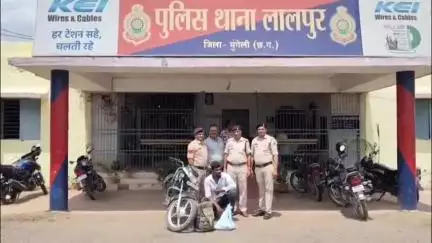 मुंगेली: लालपुर थाना क्षेत्र सांवतपुर में अवैध देशी मदिरा शराब परिवहन करते एक आरोपी को गिरफ्तार किया गया