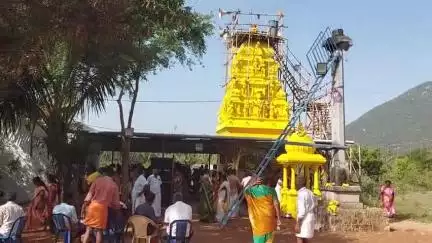 திருப்பத்தூர்: ஜலகாம்பாறை பகுதியில் உள்ள அருள்மிகு ஶ்ரீ கரிபீரப்ப சுவாமி ஆலய மகா கும்பாபிஷேகம்- பக்தர்கள் சாமி தரிசனம்