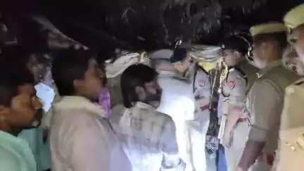 बिलग्राम: इसरापुर में रामश्री की हत्या के मामले में परिजनों से मिले एसपी नीरज कुमार जादौन, दिया प्रभावी कार्रवाई का भरोसा