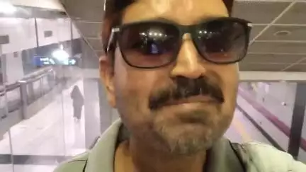 अपने गंतव्य की ओर जाते हुए, कैमरे में कैद दिल्ली मैट्रो की कुछ झलकियां।