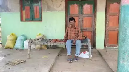 દાહોદ: આગાવાડા ગામના 25 ઘરના લોકોને છેલ્લા કેટલાય વર્ષોથી લાઈટ વિના રહેવા બન્યા મજબૂર #Jansamasya