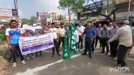મોડાસા: વિશ્વ પર્યાવરણ દિવસને લઈને મહાલક્ષ્મી ટાઉનહોલ થી રેલીને પ્રસ્થાન કરાવતા ડીડીઓ