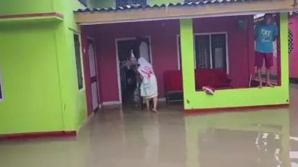 মঙলদৈ ভাগ: মঙলদৈ চহৰৰ কেইবাটাও ৱাৰ্ডত কৃত্ৰিম বানৰ কবলত শতাধিক পৰিয়াল, স্তব্ধ জনজীৱন #jansamasya