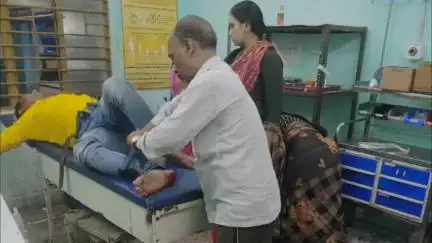 वज़ीरगंज: वजीरगंज थाना क्षेत्र में सड़क दुर्घटना में एक व्यक्ति घायल, डायल 112 पुलिस ने अस्पताल पहुंचाया
