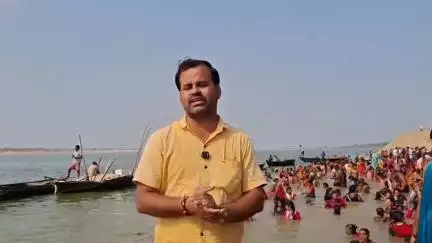 गाज़ीपुर: गंगा दशहरा के अवसर पर गाजीपुर के ददरी घाट पर श्रद्धालुओं की उमड़ी भारी भीड़, सुरक्षा के लिए किए गए हैं कड़े इंतजाम