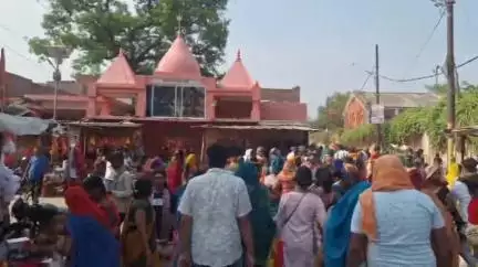 गाज़ीपुर: दादरी गंगा घाट पर गंगा दशहरा पर श्रद्धालुओं की उमड़ी भीड़, श्रद्धालुओं ने लगाई डुबकी, प्रशासन रहा अलर्ट