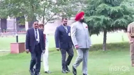 नैनीताल: राज्यपाल लेफ्टिनेंट जनरल गुरमीत सिंह (सेनि) ने विश्व पर्यावरण दिवस के अवसर पर आज राजभवन नैनीताल परिसर में पौंधारोपण किया