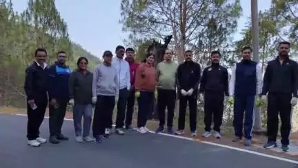 पौड़ी: विश्व पर्यावरण दिवस पर जिला जज के नेतृत्व में चला स्वच्छता अभियान, टेकामार्ग को किया गया कूड़ा मुक्त