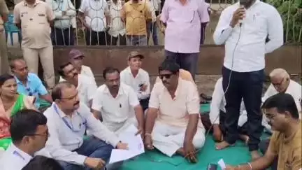 शिरोळ: स्मार्ट मीटर विरोधी आंदोलनाला यश, कुरुंदवाड महावितरणकडून लेखी आश्वासनानंतर आंदोलन स्थगित #Jansamasya