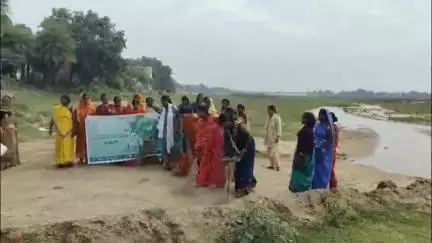 हंटरगंज: हंटरगंज में विश्व पर्यावरण दिवस पर बीडीओ ने किया वृक्षारोपण, पर्यावरण बचाने के लिए सभी को लेना होगा संकल्प