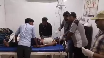 महोबा: कबरई के विशालनगर मुहाल के एक व्यक्ति ने अज्ञात कारणों से किया जहरीले पदार्थ का सेवन, जिला अस्पताल में इलाज जारी