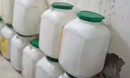 पनागर: विह्कल खंडहर क्वार्टर में अवैध शराब बेचने के लिए खड़े 2 आरोपी गिरफ्तार, 75 लीटर शराब जब्त