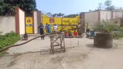 সোনামুড়া: রাস্তা সংস্কারের দাবিতে খেদাবাড়ি ONGC গেইটে তালা দিলো এলাকাবাসী #jansamasya