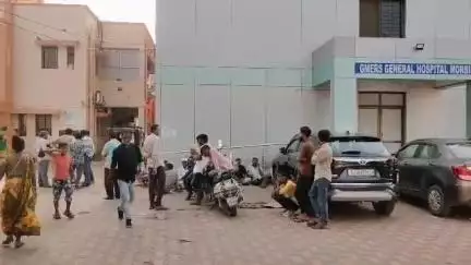 મોરબી: મોરબીના રફાળેશ્વર નજીક કારખાનામાં પતરાના છાપરા પરથી નીચે પટકાતાં બે યુવકના મોત