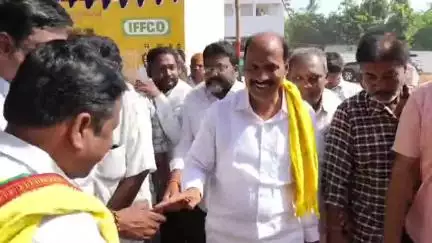 భీమడోలులో వనమహోత్సవం పురస్కరించుకుని మొక్కలు నాటిన ఏపీ అప్కాబ్ ఛైర్మన్ గన్ని వీరాంజనేయులు