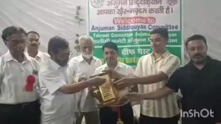 हल्द्वानी: अंजुमन सिद्दिकियान ने चोरगलिया स्थित A-von जहुर मैरिज हॉल में मेधावी छात्रों और समाजसेवियों को सम्मानित किया