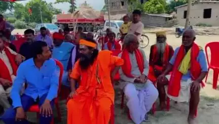 "मरवापाकड़ में शुरू हुआ लिंगेश्वर महादेव मंदिर का निर्माण,  जिला परिषद प्रतिनिधि ने की आर्थिक सहयोग"